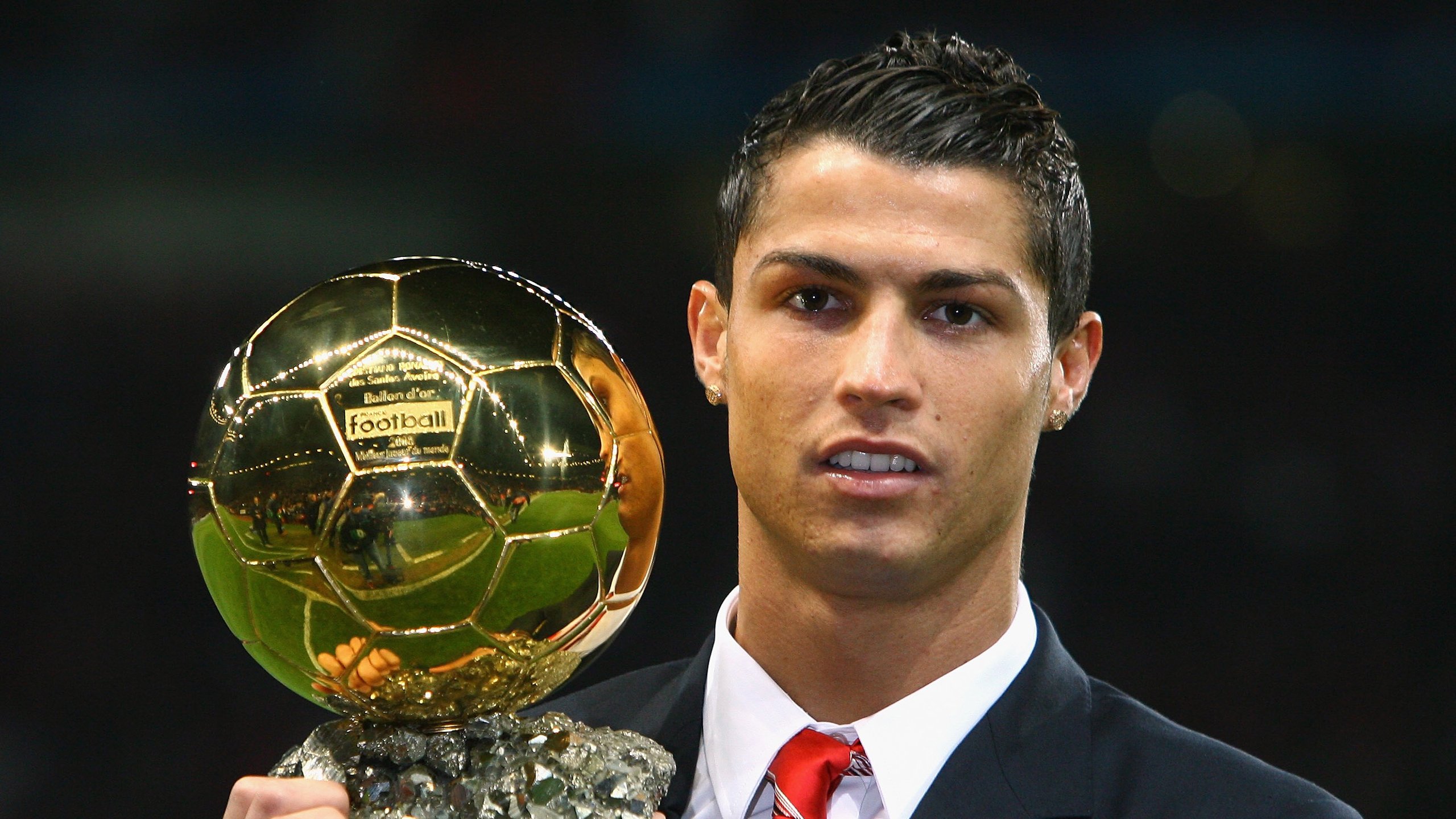 葡萄牙队险胜韩国队，奥恰洛夫扛起全队—一场跨越体育界限的胜利启示